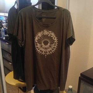 Plus size t-shirt. Cami green